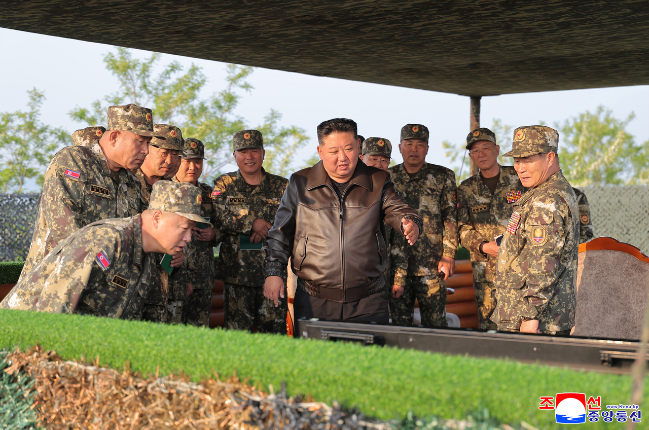North Korean leader Kim Jong-un watches a firing contest among artillery subunits of large combined units of the Korean People's Army at an unspecified location on May 29, 2025, in this photo released by the North's official Korean Central News Agency the next day.  (Yonhap)