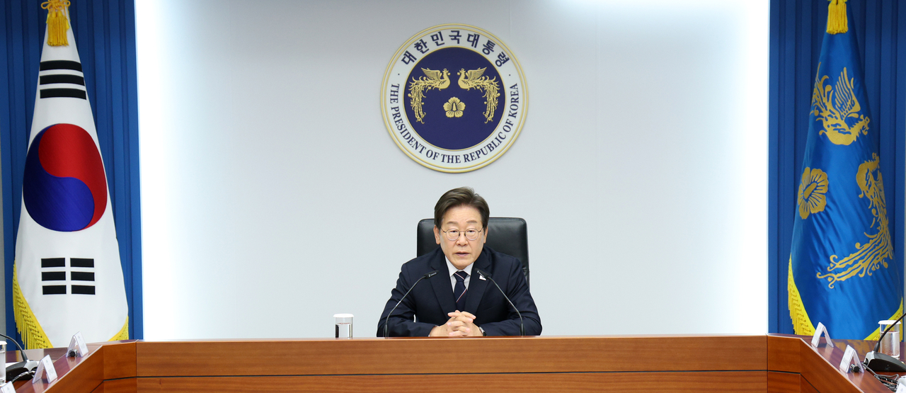 이재명 대가 토토사이트이 23일 용산 대가 토토사이트실에서 제1차 수석보좌관회의를 주재하고 있다. [연합]