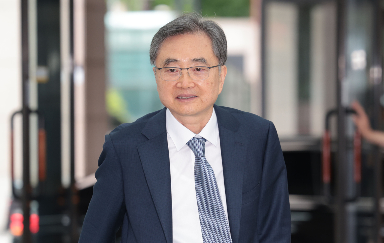 Cho Hyun, nominated by President Lee Jae Myung to serve as foreign minister, arrives at his temporary office in Seoul on Tuesday to prepare for his parliamentary confirmation hearing. (Yonhap)