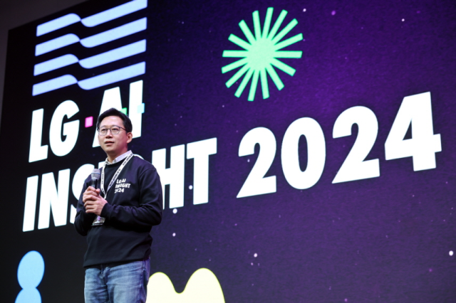 Bae Kyung-hoon, president of LG AI Research, speaks at an AI conference in Seoul in November. (LG AI Research)