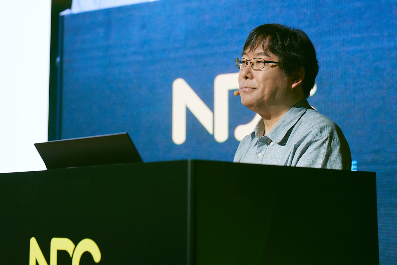 박용현 넥슨토토사이트 공지즈 대표가 24일 개막한  ‘2025년 넥슨 개발자 콘퍼런스’에서 기조강연을 하고 있다. [넥슨 제공]