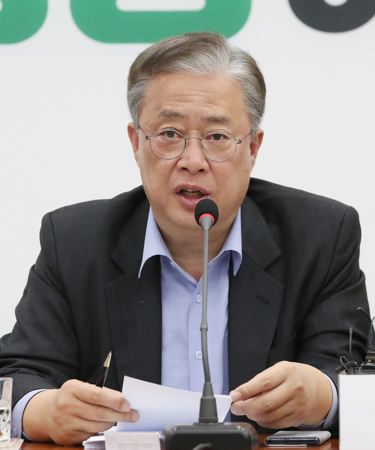 이재명 토토사이트 콬은 24일 유성엽 전 의원 별세 소식에 “오랜 동지의 부고에 애도를 표한다”고 했다. [뉴시스]