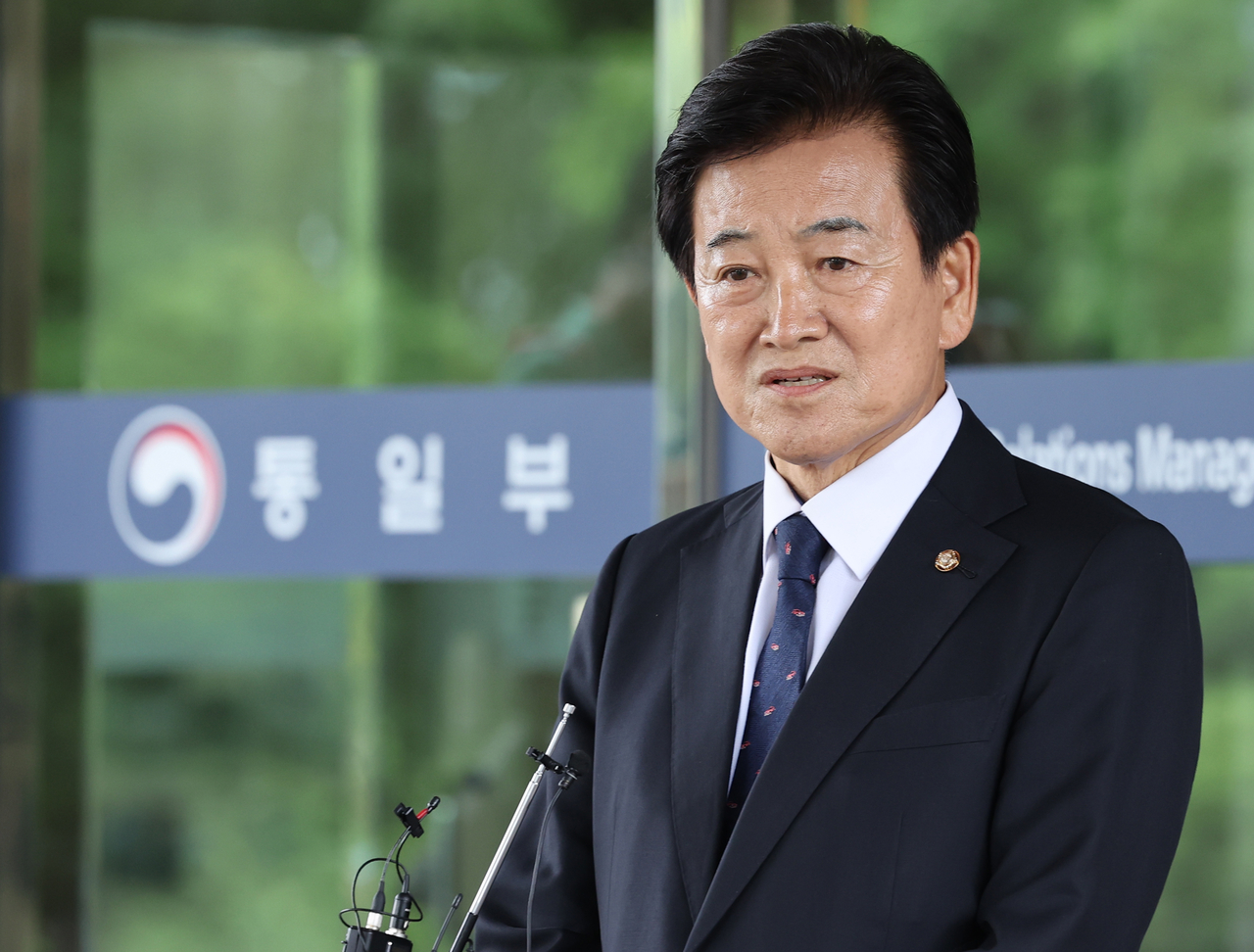 Chung Dong-young, nominated by President Lee Jae Myung as the unification minister handling inter-Korean affairs, speaks to reporters as he arrives at his temporary office in Seoul on Tuesday to prepare for his parliamentary confirmation hearing. (Yonhap)