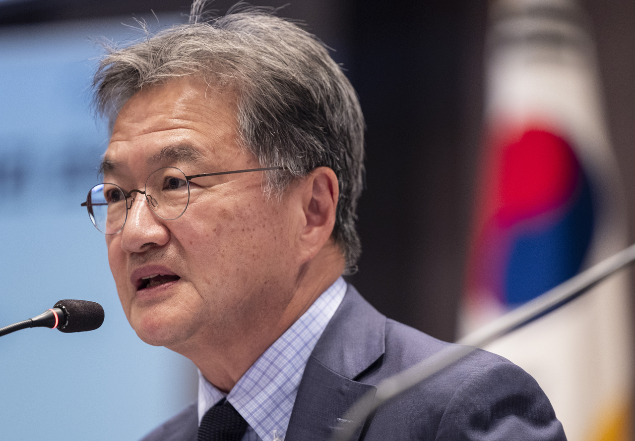 Joseph Yun, chargé d'affaires ad interim at the US  Embassy in Seoul, speaks during a KPF-hosted seminar on the outlook and challenges of South Korea–U.S. diplomatic relations at the Korea Press Center in Seoul on Tuesday. (Yonhap)