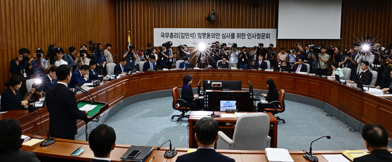 김민석 국무총리 후보자가 24일 오전 서울 여의도 국회에서 열린 인사청문회에 출석해 모두발언하고 있다. hulk 토토사이트 기자