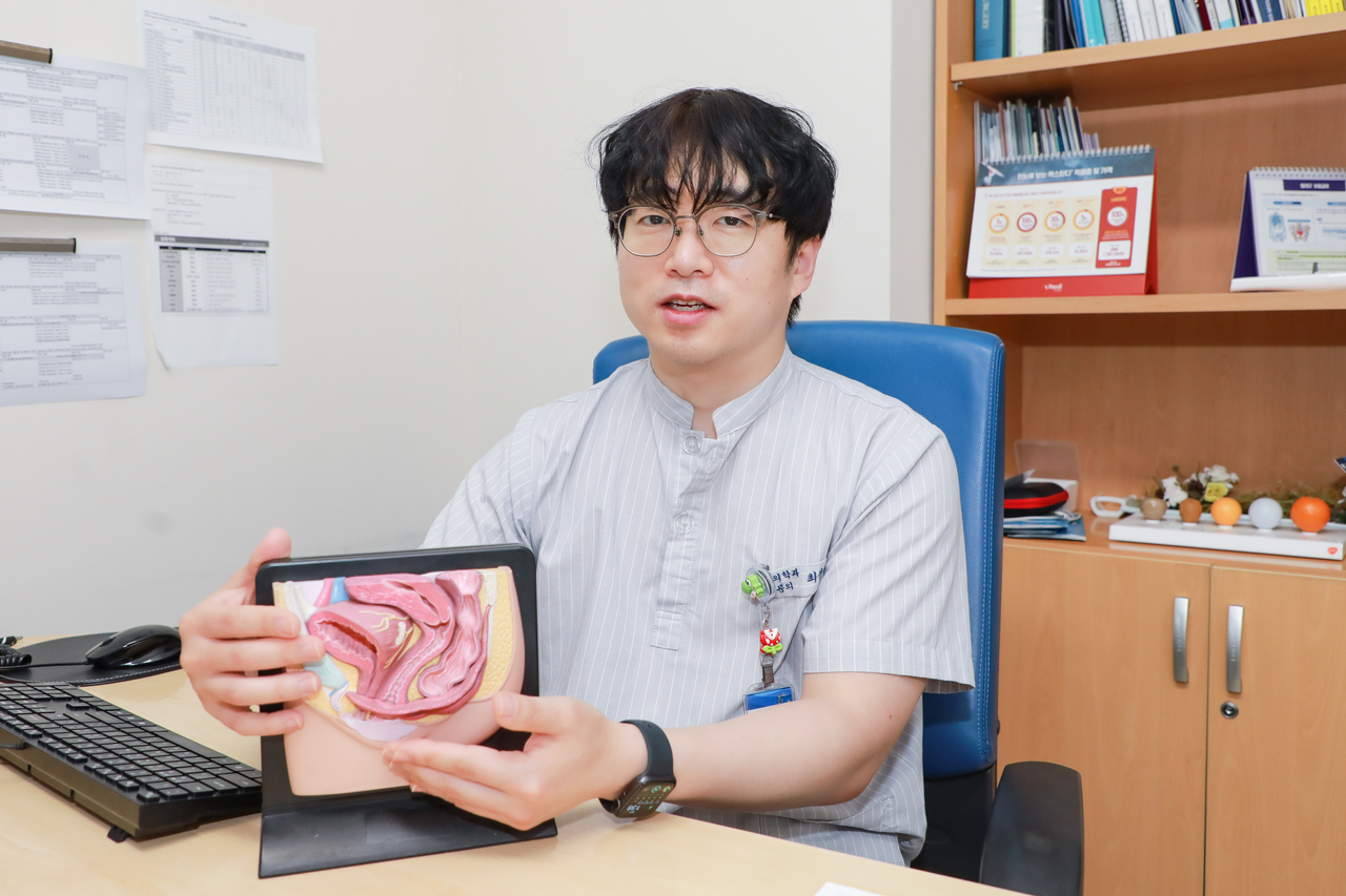 강동경희대병원 비뇨의학과 최정혁 교수는 “토토사이트 황토 예방을 위해서는 과체중을 피하고, 탄산음료·카페인 섭취를 줄이며, 변비를 예방하는 식습관을 유지하는 것이 가장 중요하다”고 조언한다.