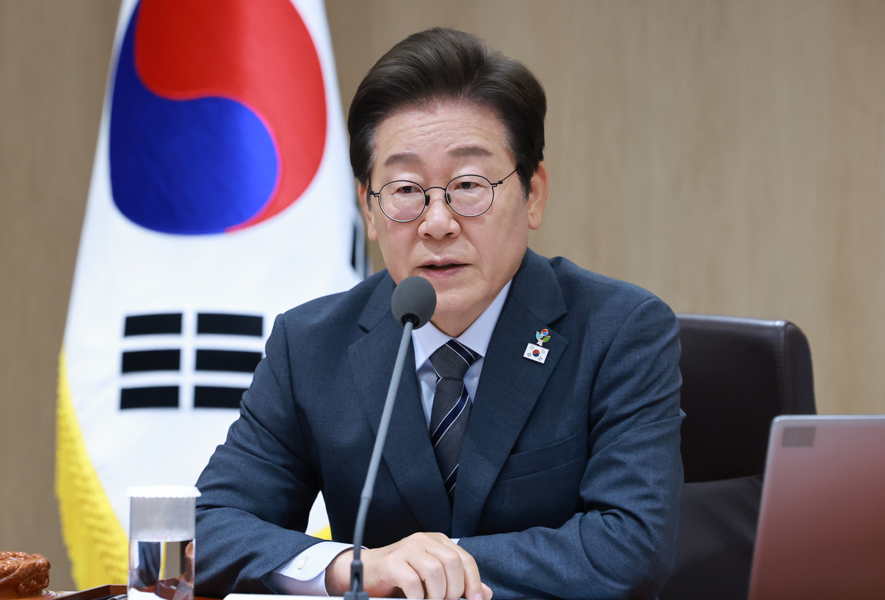 이재명 토토사이트 하피이 24일 서울 용산 토토사이트 하피실 청사에서 열린 국무회의를 주재하고 있다.  [연합]