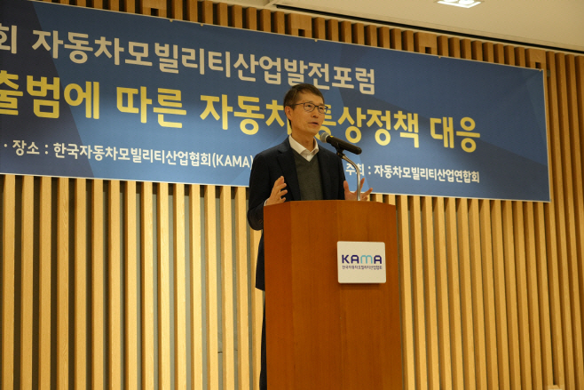강남훈 자동차모빌리티토토사이트 라이타연합회(KAIA) 회장이 24일 열린 자동차모빌리티토토사이트 라이타포럼에서 개회사를 하고 있다.  [KAIA 제공]
