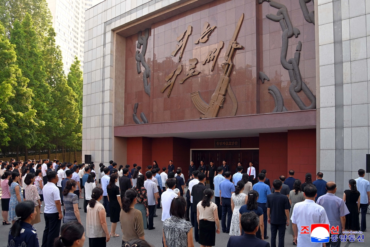 This photo shows an anti-American rally in Pyongyang staged the previous day with the participation of workers on Tuesday. (Yonhap)