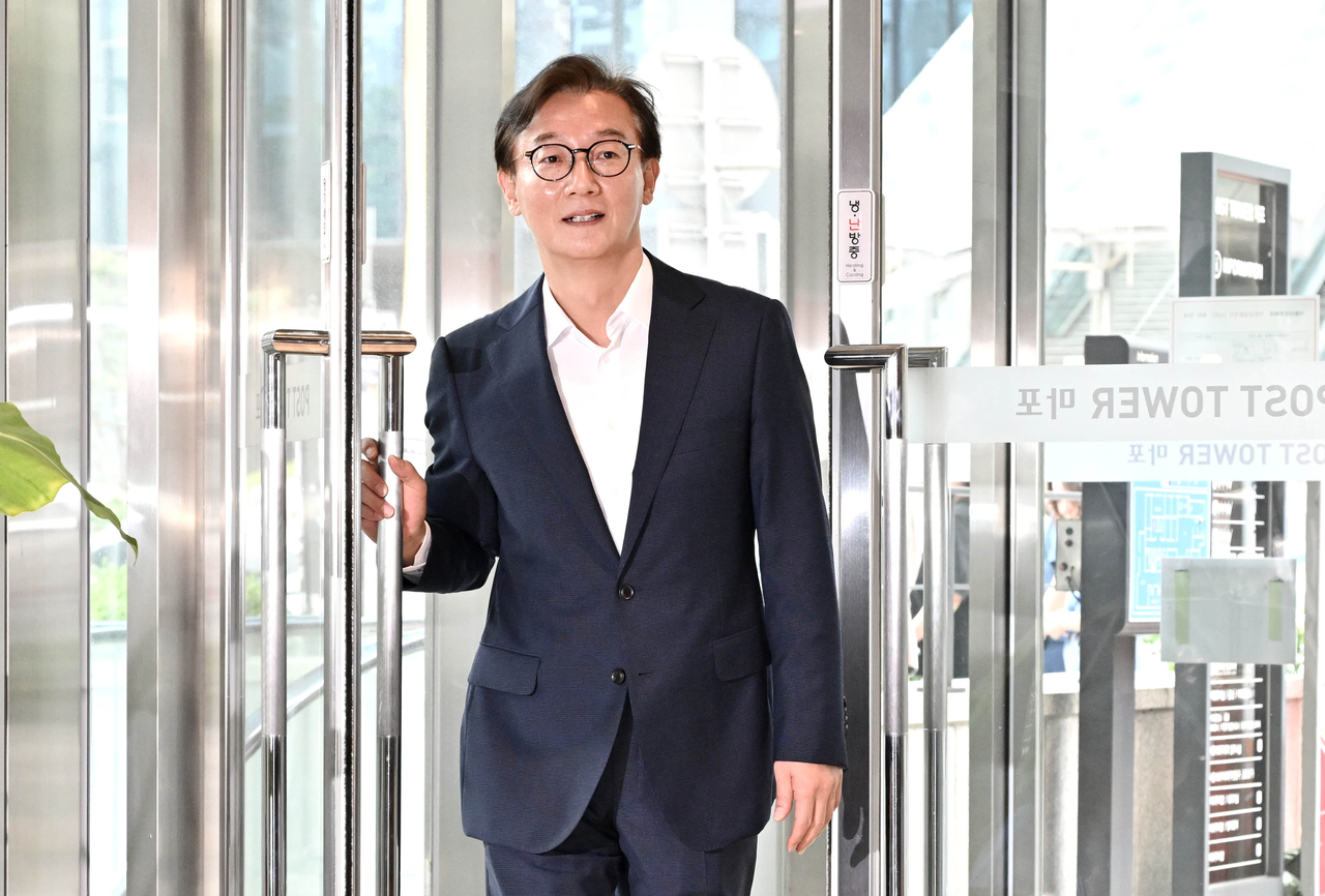 전재수 청소년 토토사이트 추천수산부 장관 후보자가 25일 오후 서울 마포구에 마련된 인사청문회 준비 사무실로 출근하고 있다. [임세준 기자]