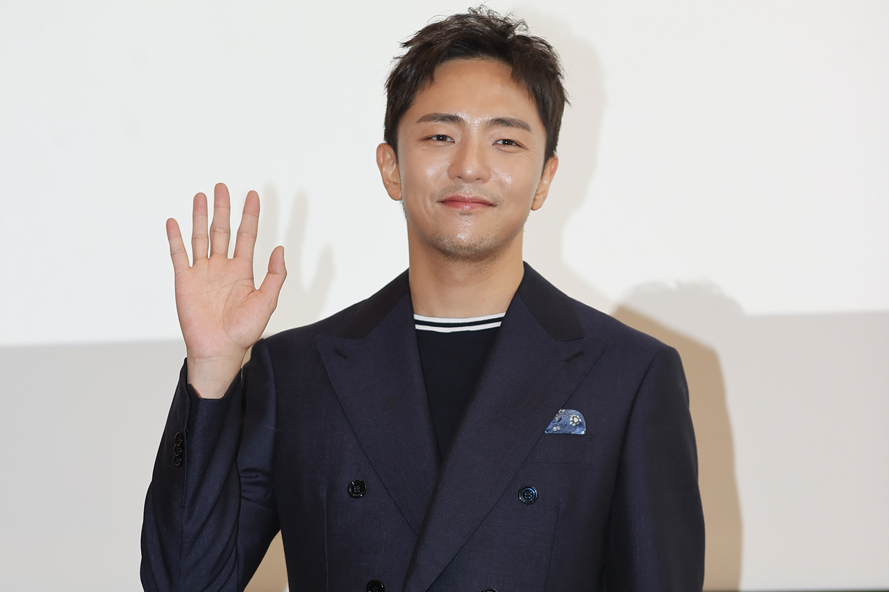 Park Chun-hue poses for photos during a press conferene on Tueday in Seoul. (Yonhap)