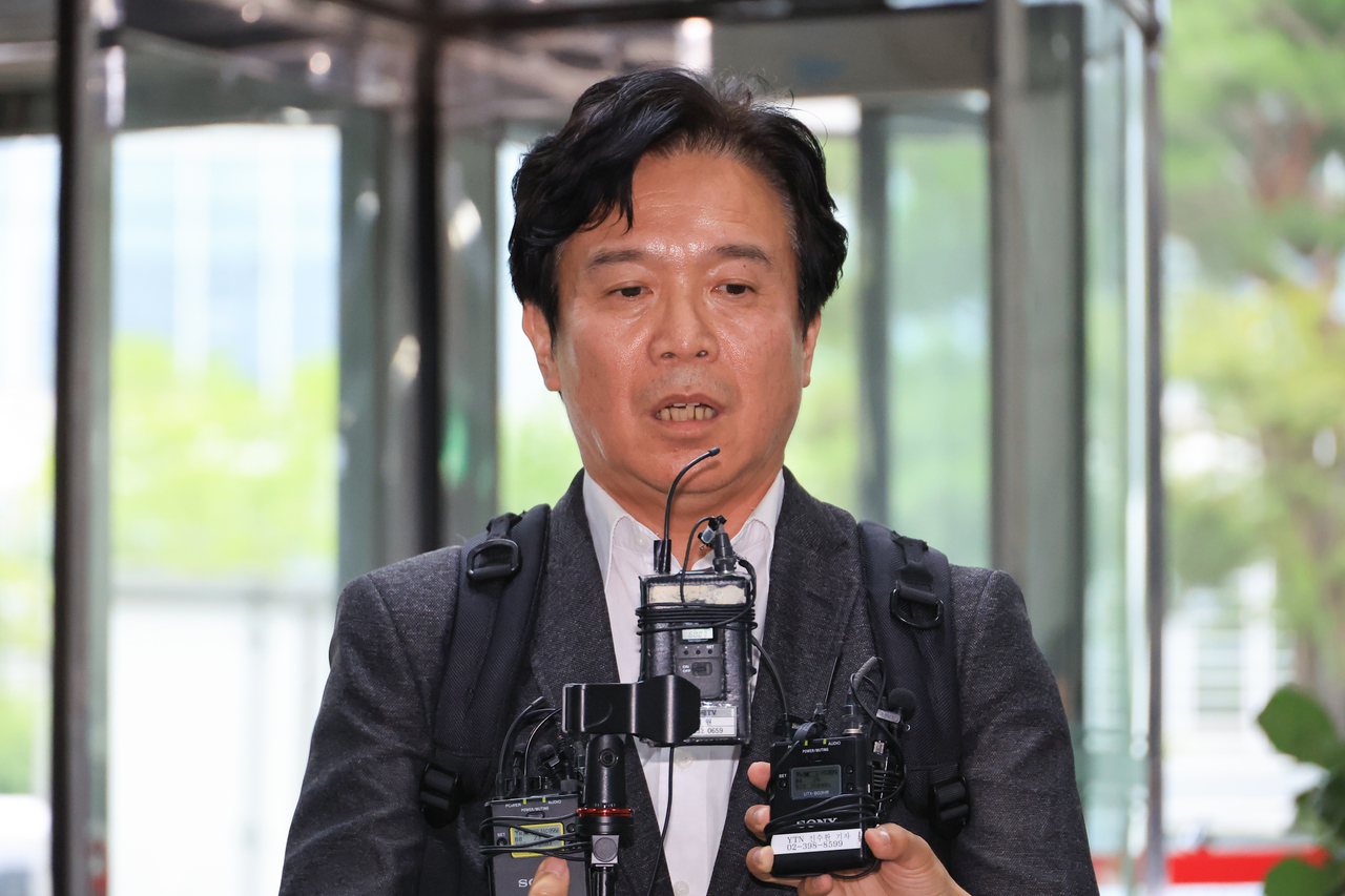 김영훈 유탑 토토사이트노동부 장관 후보자가 24일 인사청문회 준비 사무실이 위치한 서울 중구 서울지방유탑 토토사이트노동청으로 들어서며 취재진의 질문에 답하고 있다. [연합]