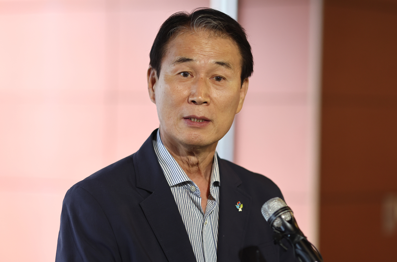가상 스포츠토토 국가보훈부 장관 후보자가 25일 청문회 준비 사무실이 마련된 서울스퀘어로 출근하며 지명 소감을 밝히고 있다. [연합뉴스]