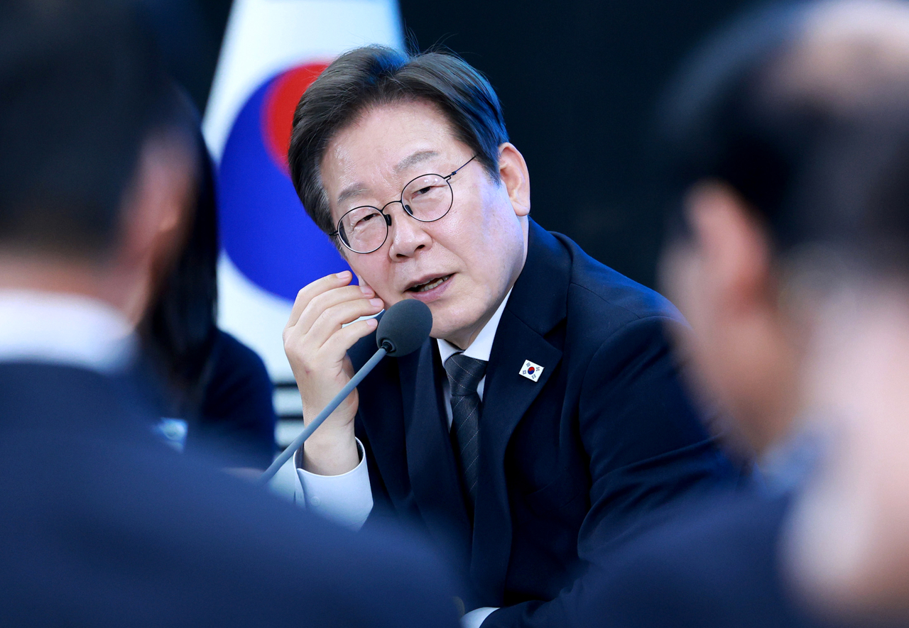 이재명 토토사이트 배너만들기이 25일 광주광역시 국립아시아문화전당에서 ‘광주시민·전남도민 타운홀미팅’을 하며 발언하고 있다. [토토사이트 배너만들기실통신사진기자단] [연합]