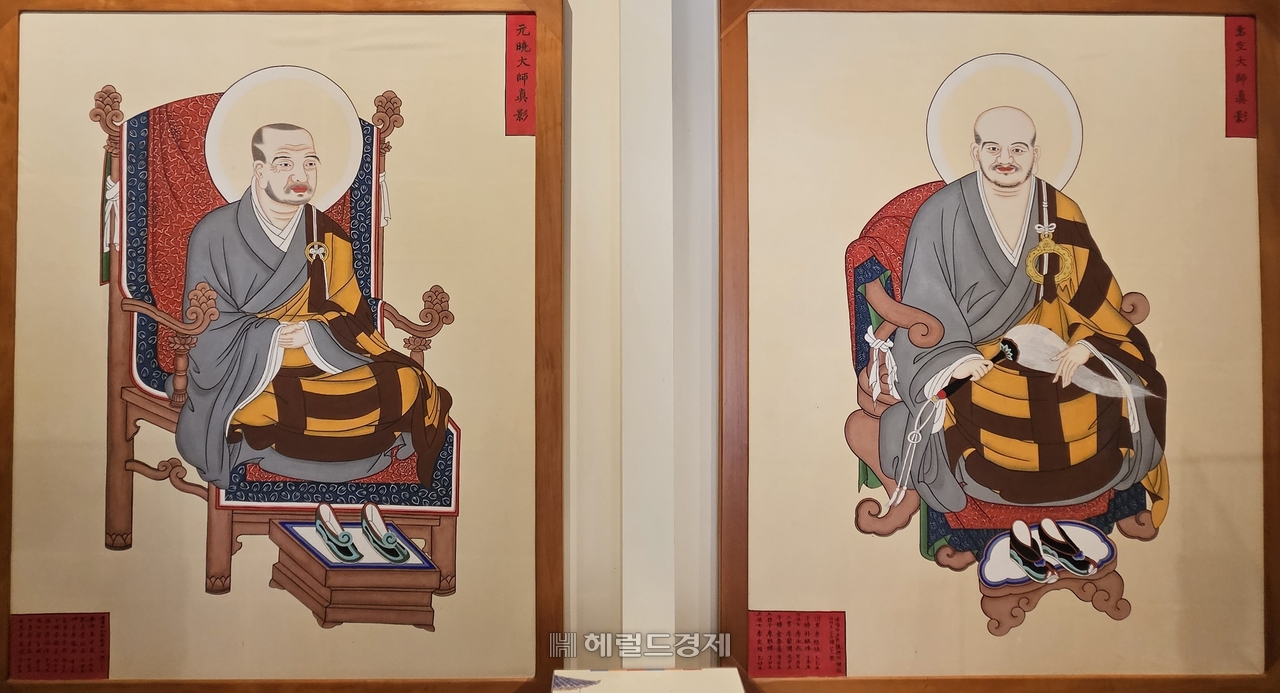 불야성 토토사이트대사(왼쪽)와 혜공선사 진영