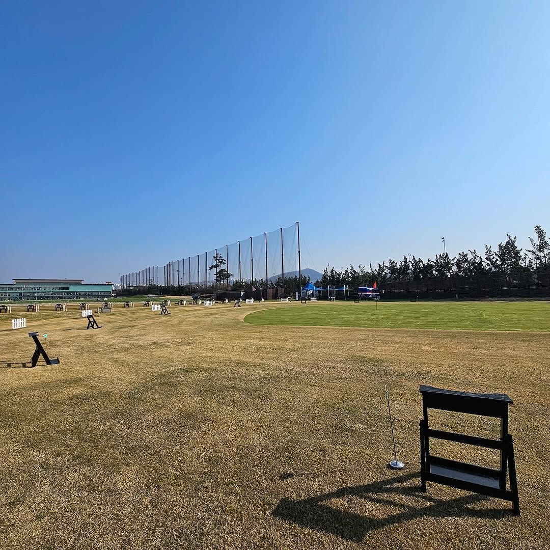 Short-game area at Salt Bay Driving Range (Salt Bay Driving Range)