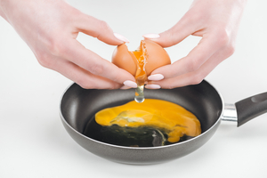 「夏の食中毒」、卵の新鮮さもこのようにチェックします