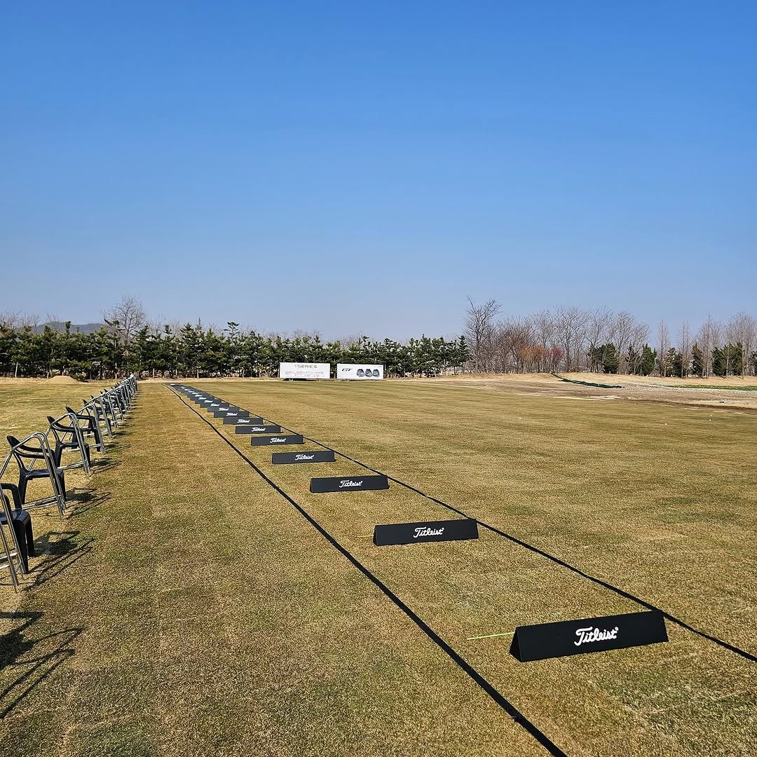 Grass practice lanes at Salt Bay Driving Range (Salt Bay Driving Range)