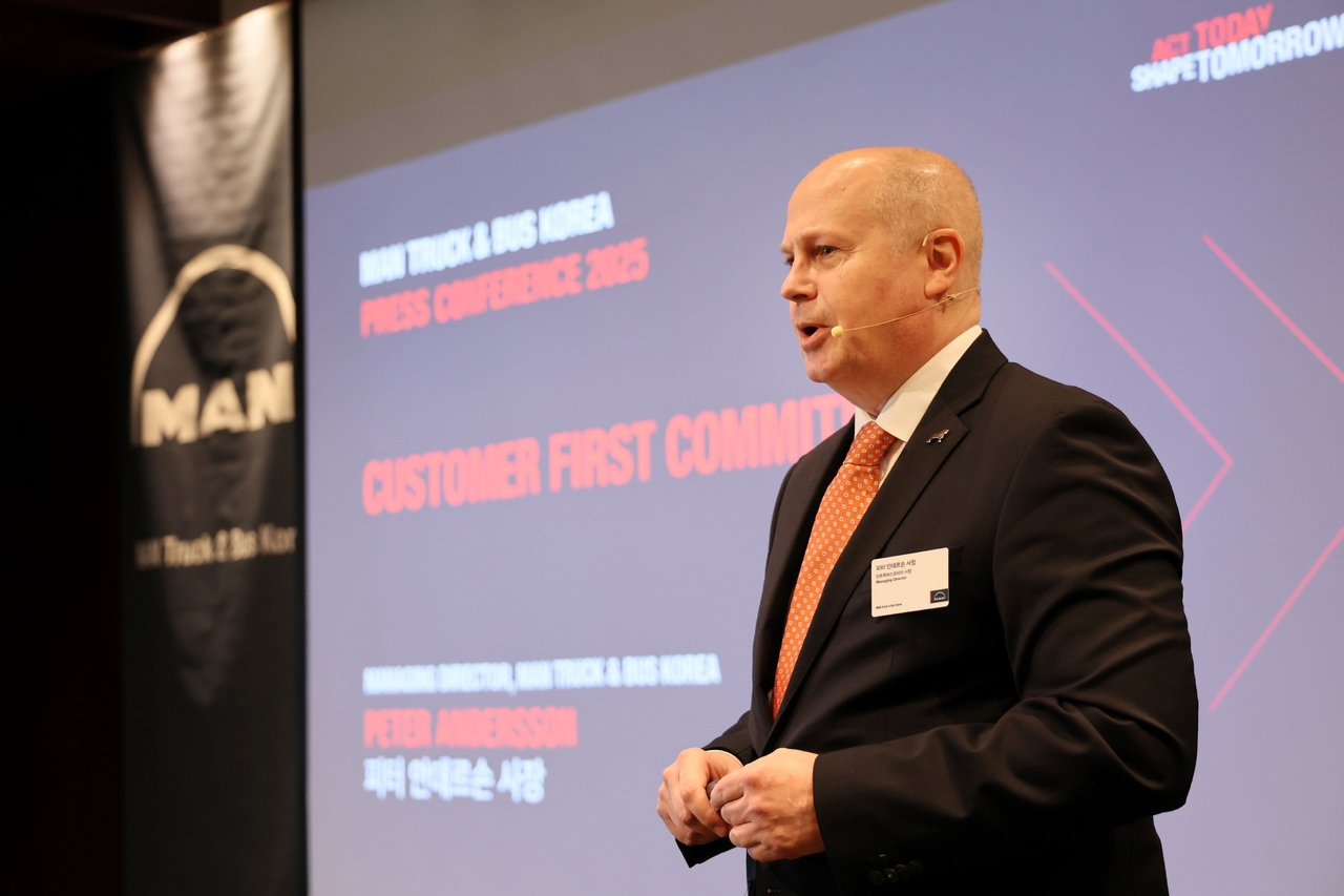 MAN Truck & Bus Korea CEO Peter Andersson speaks during a press conference held in a hotel in Seoul on Thursday. (MAN Truck & Bus Korea)