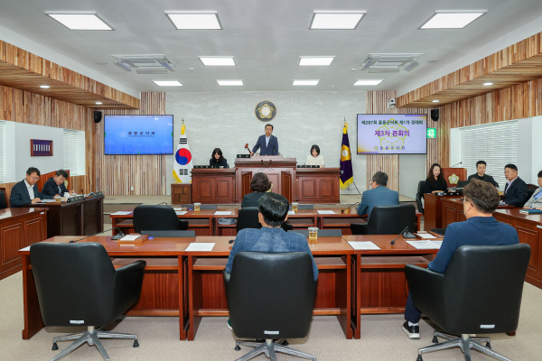 이상식 토토사이트 제작 데이터베이스 의장이 26일 제1차 정례회 제3차 본회의를 진행하고 있다.[토토사이트 제작 데이터베이스 제공]