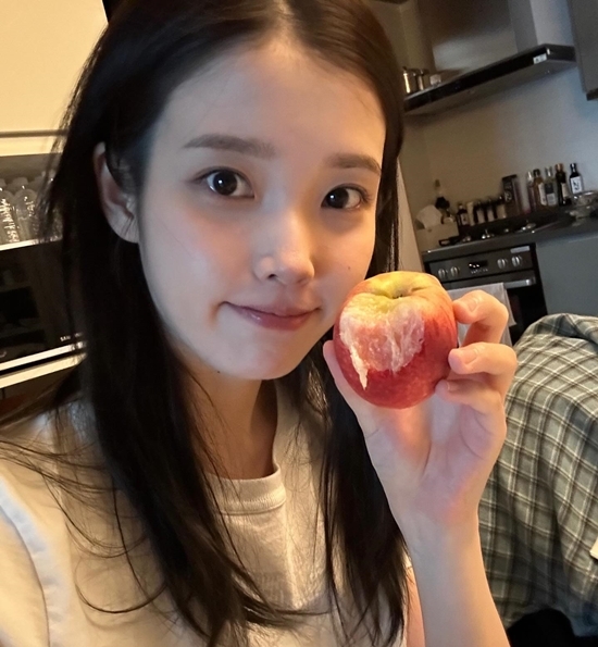 사진=아이유 채널