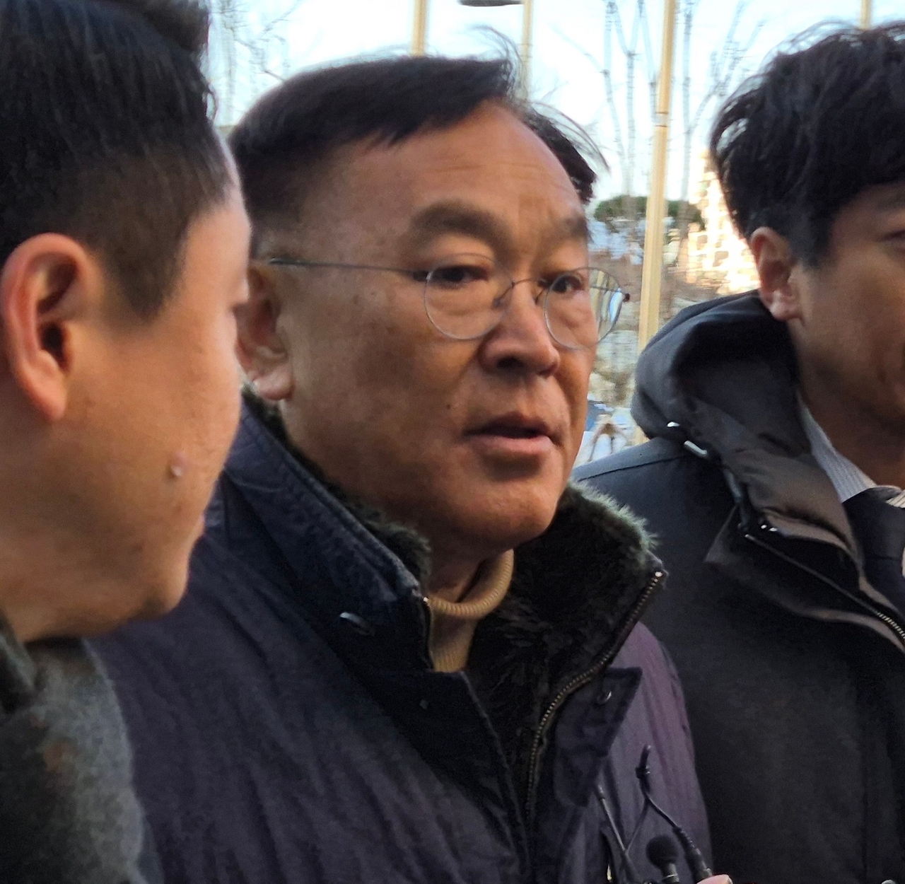 2일 오전 춘천지법 속초지원에 김진하 강원 양양토토사이트 순수익가 구속 전 피의자 심문(영장실질심사)을 받기 위해 출석하고 있다.
김 토토사이트 순수익는 민원인으로부터 민원 해결을 대가로 금품을 수수한 혐의 등을 받는다. 2025-01-02 [연합]