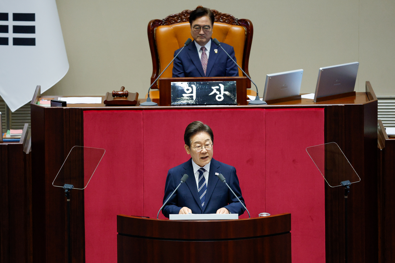 이재명 토토사이트 포인트사기이 26일 서울 여의도 국회 본회의장에서 정부의 2차 추가경정예산안 제출과 관련해 첫 시정연설을 하고 있다. [국회사진기자단]