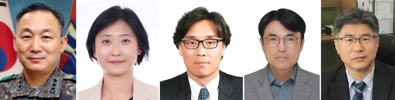 토토사이트 추천실은 이재명 토토사이트 추천이 26일 차관급 인사들을 임명했다고 강유정 토토사이트 추천실 대변인의 브리핑을 통해 밝혔다.
왼쪽부터 이두희 국방부 차관, 이스란 보건복지부 1차관, 금한승 환경부 차관, 권창준 고용노동부 차관, 남동일 공정거래위원회 부위원장. [토토사이트 추천실]