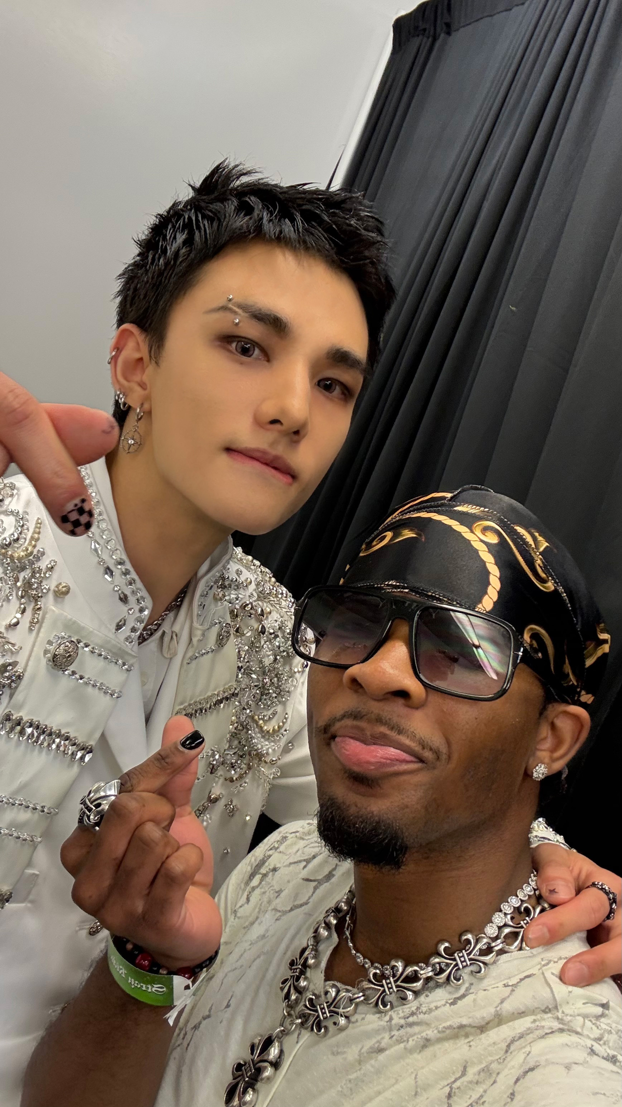 Hyunjin of Stray Kids (left) and d4vd (d4vd)