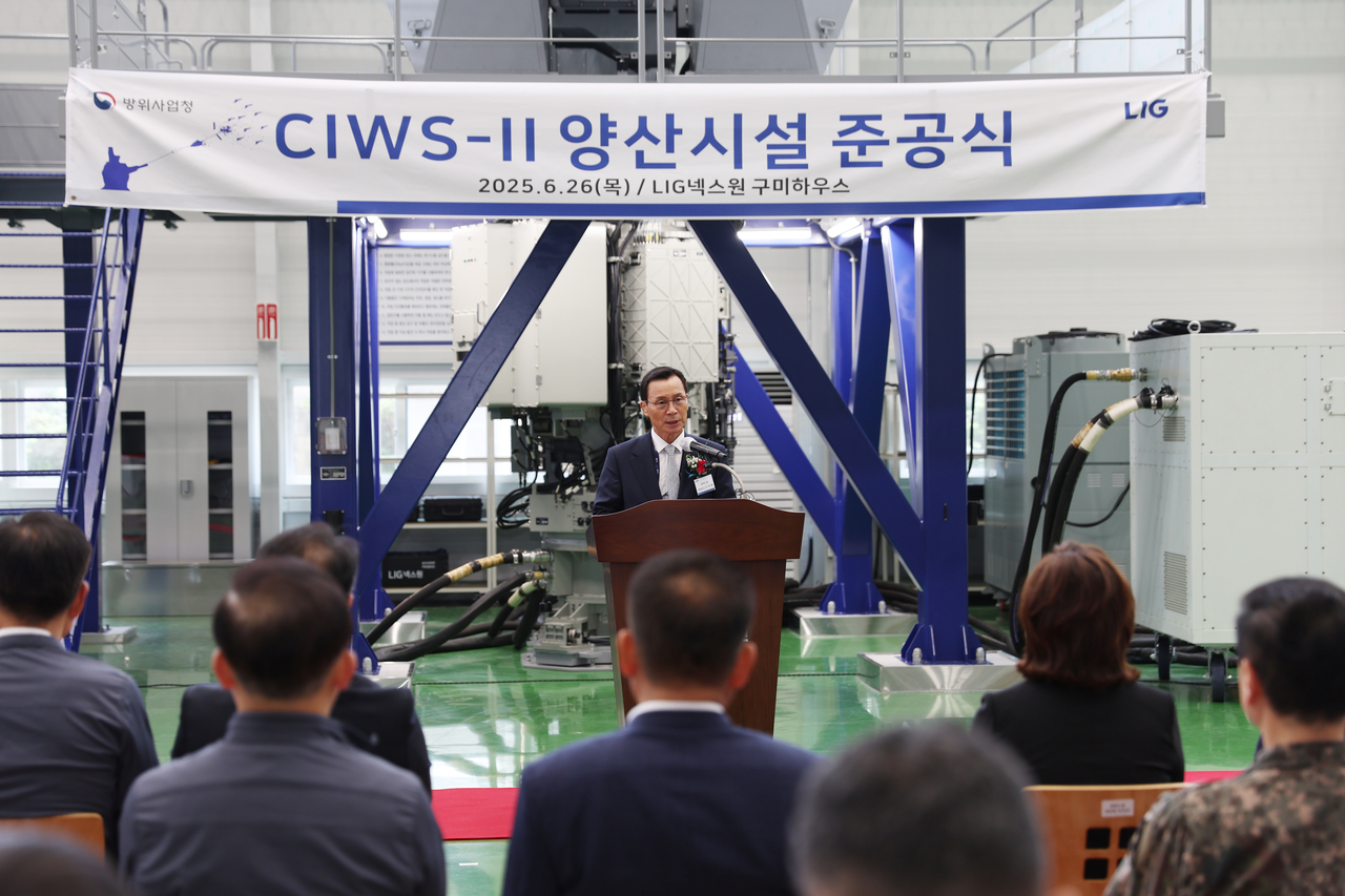 신익현 LIG일본 npb 토토사이트원 대표이사가 26일 열린 CIWS-II 양산시설 준공식에서 환영인사를 하고 있다. [LIG일본 npb 토토사이트원 제공]