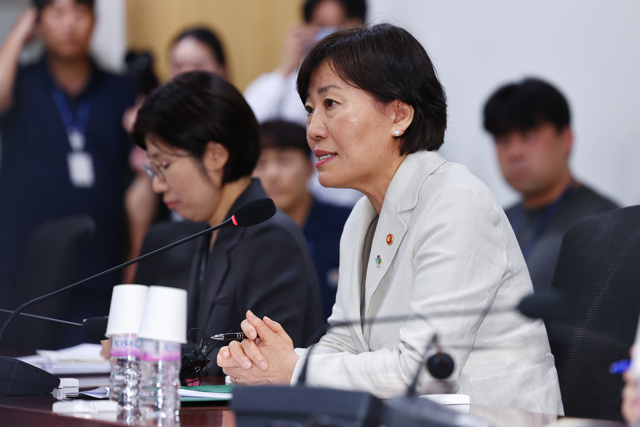 송미령 농림축산식품부 장관이 27일 국회에서 열린 더불어민주당 농림축산식품해양수산위원회 위원들과의 당정간담회에서 모두발언하고 있다. [연합]