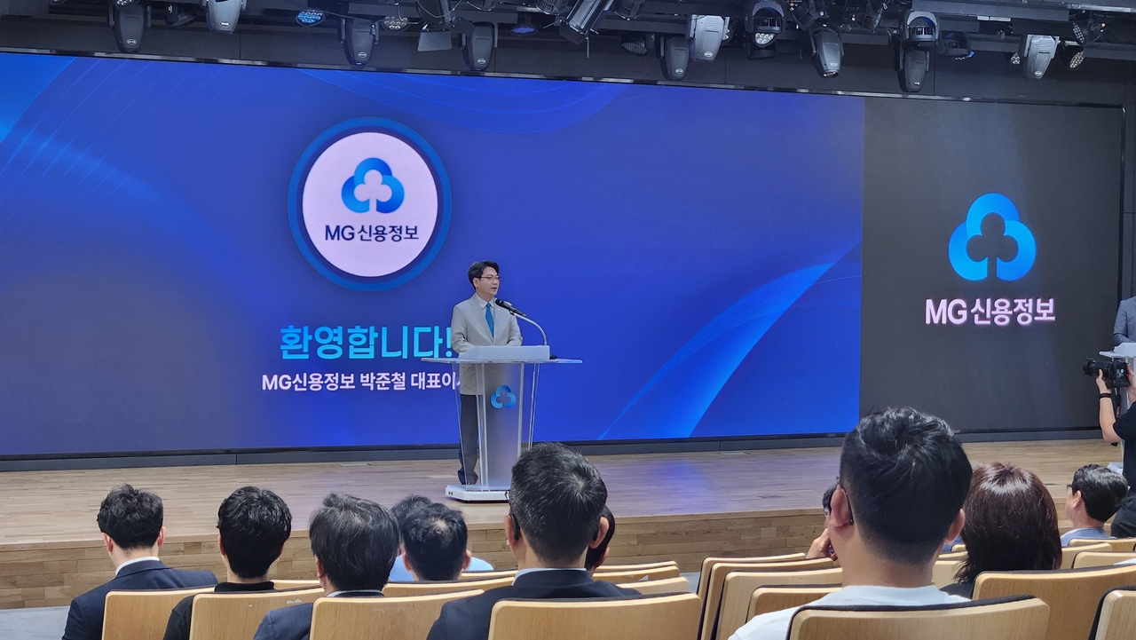 박준철 MG신용정보 대표가 지난 26일 새마을금고중앙회애서 열린 ‘2025 경공매 토토사이트 토사장투자 설명회’에서 환영사를 하고 있다. [정호원 기자]