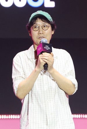 [포토]황동혁 감독, 오징어게임 시리즈 긴여정의 끝