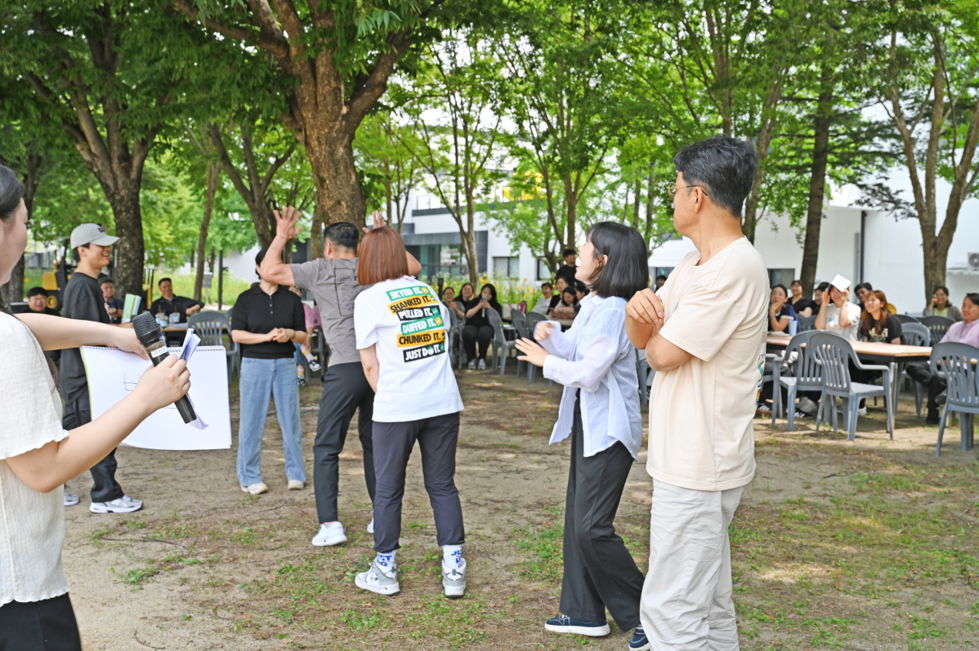 27일 경북전문대학교가 운동장에서 교직원 한마음 단합행사’를 개최했다.[경북전문대 제공]