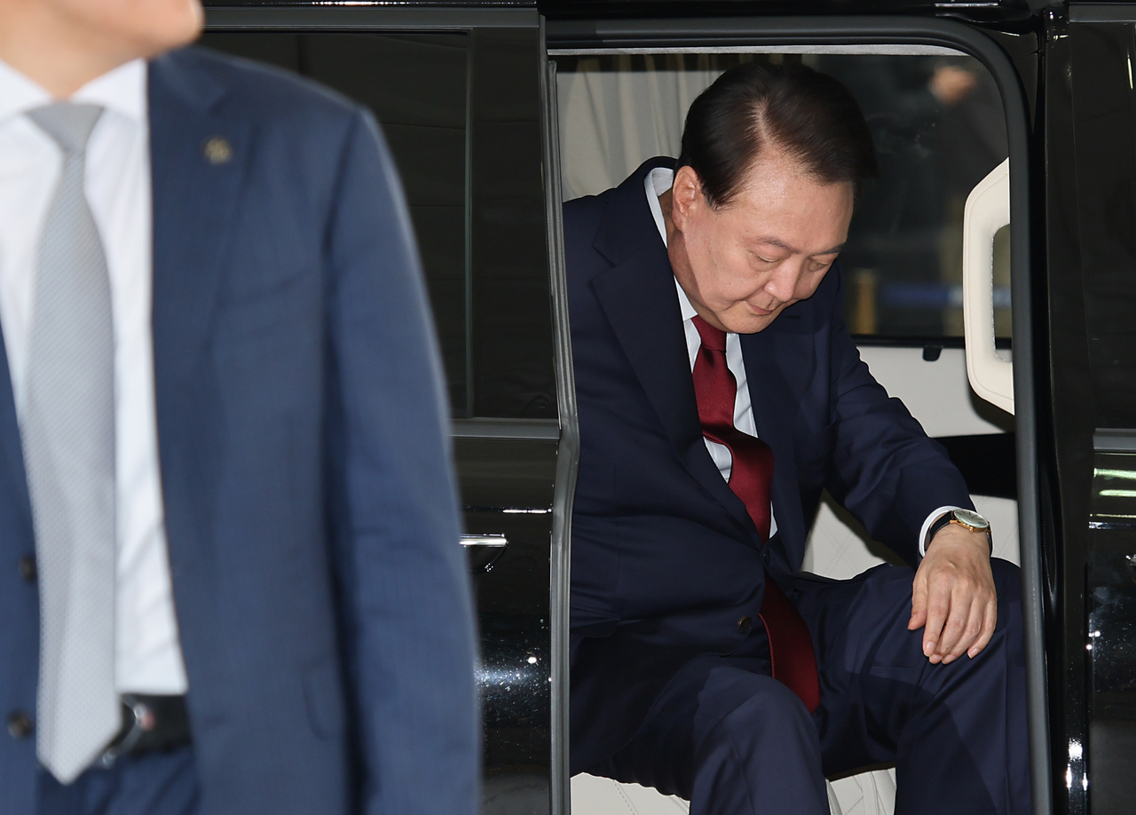 윤석열 전 대통령이 28일 피의자 신분으로 내란특검 조사를 받기 위해 서울 서초구 서울고검 청사로 출석하고 있다. 2025.6.28 [공동토토사이트 매입] [연합]