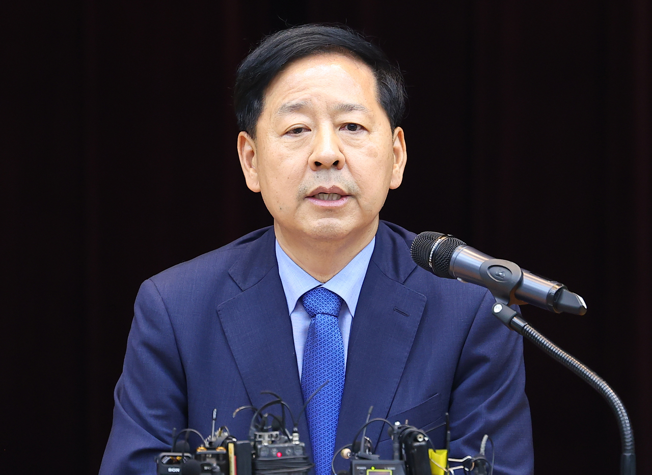Finance minister nominee, Koo Yoon-cheol, speaks durin a press conference held at the Korea Depository Insurance Corporation building in central Seoul on Sunday evening. (Yonhap)