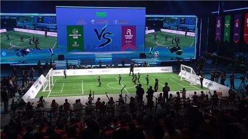 28일 베이징에서 열린 휴머노이드 축구토토사이트 위키 결승전 [CGTN 유튜브]