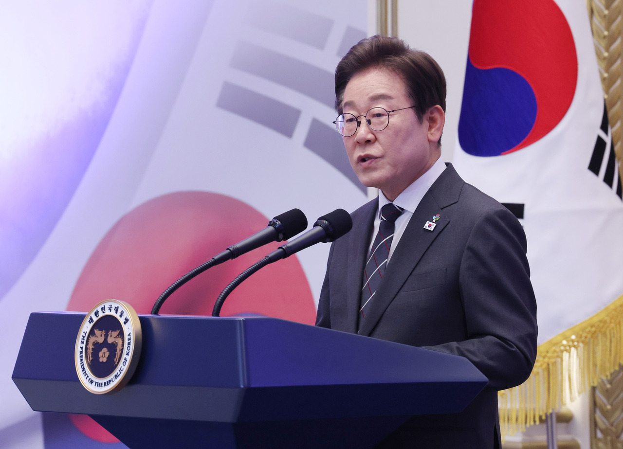 President Lee Jae Myung delivers a speech during an event on Friday at Cheong Wa Dae in Seoul. (Yonhap)