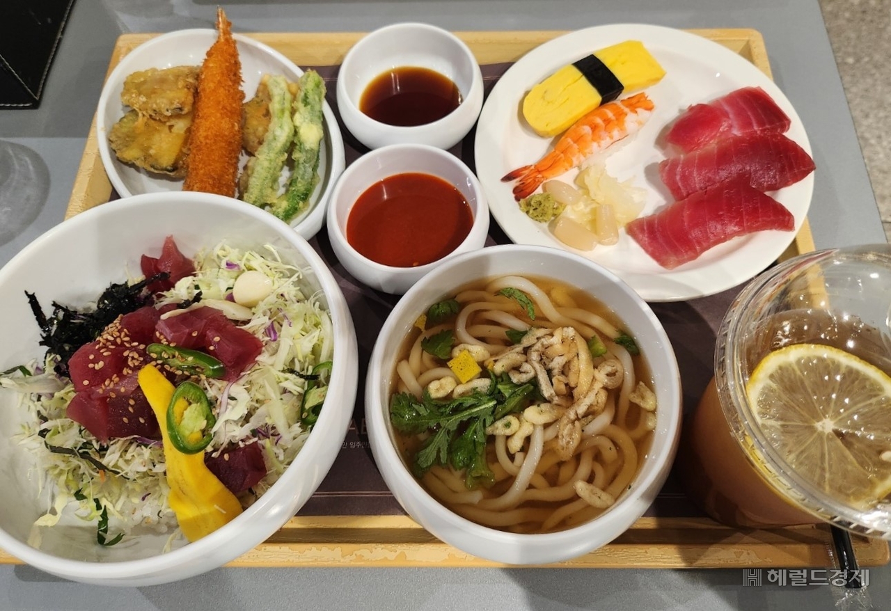 서울 강남구 ‘개포래미안포레스트’ 토토사이트 가입 불법 단지 내에서 제공하는 식사 서비스. [독자 제공]