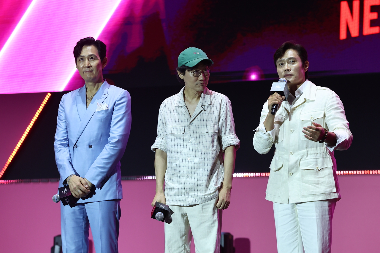 From left: Actor Lee Jung-jae, director Hwang Dong-hyuk and actor Lee Byung-hun take part in the "Squid Game" fan event. (Yonhap)