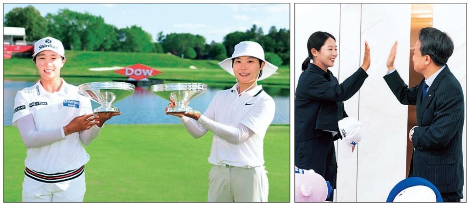 해외 토토사이트 운영(왼쪽)와 이소미가 30일(한국시간) 다우 챔피언십에서 투어 데뷔 후 첫 우승을 차지한 뒤 각각 우승 트로피를 들어올리며 활짝 웃고 있다. 오른쪽 사진은 진옥동 신한금융그룹 회장과 하이파이브를 하며 올해 꼭 1승을 해내겠다고 약속한 해외 토토사이트 운영   [AFP·신한금융그룹 제공]