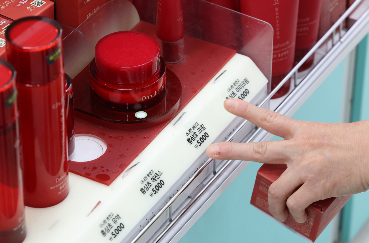 Korean beauty products display K-beauty exports record 2026