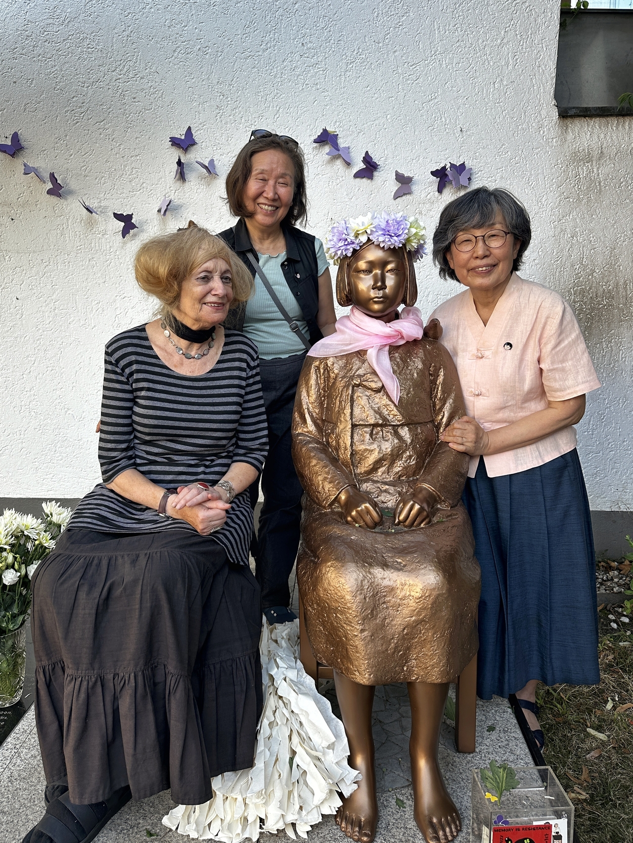 From left: Marianne Pitzen, director of the Bonn Women's museum; Han Jung-hwa, chair of Korea Verband; and Yee Kyung-hee, president of the Masan-Changwon-Jinhae Civil Assembly for Japanese Military Sexual Slaves pose with the Statue of Peace at the Bonn Women's Museum. (Ock Hyun-joo/The Korea Herald)