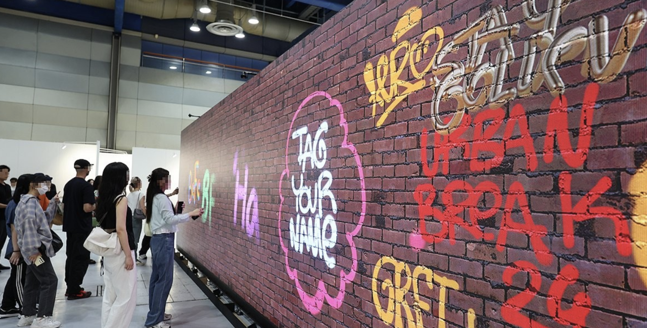 지난해 열린 어반브레이크에서 참가자들이 부스를 돌아보고 있는 모습. [연합]