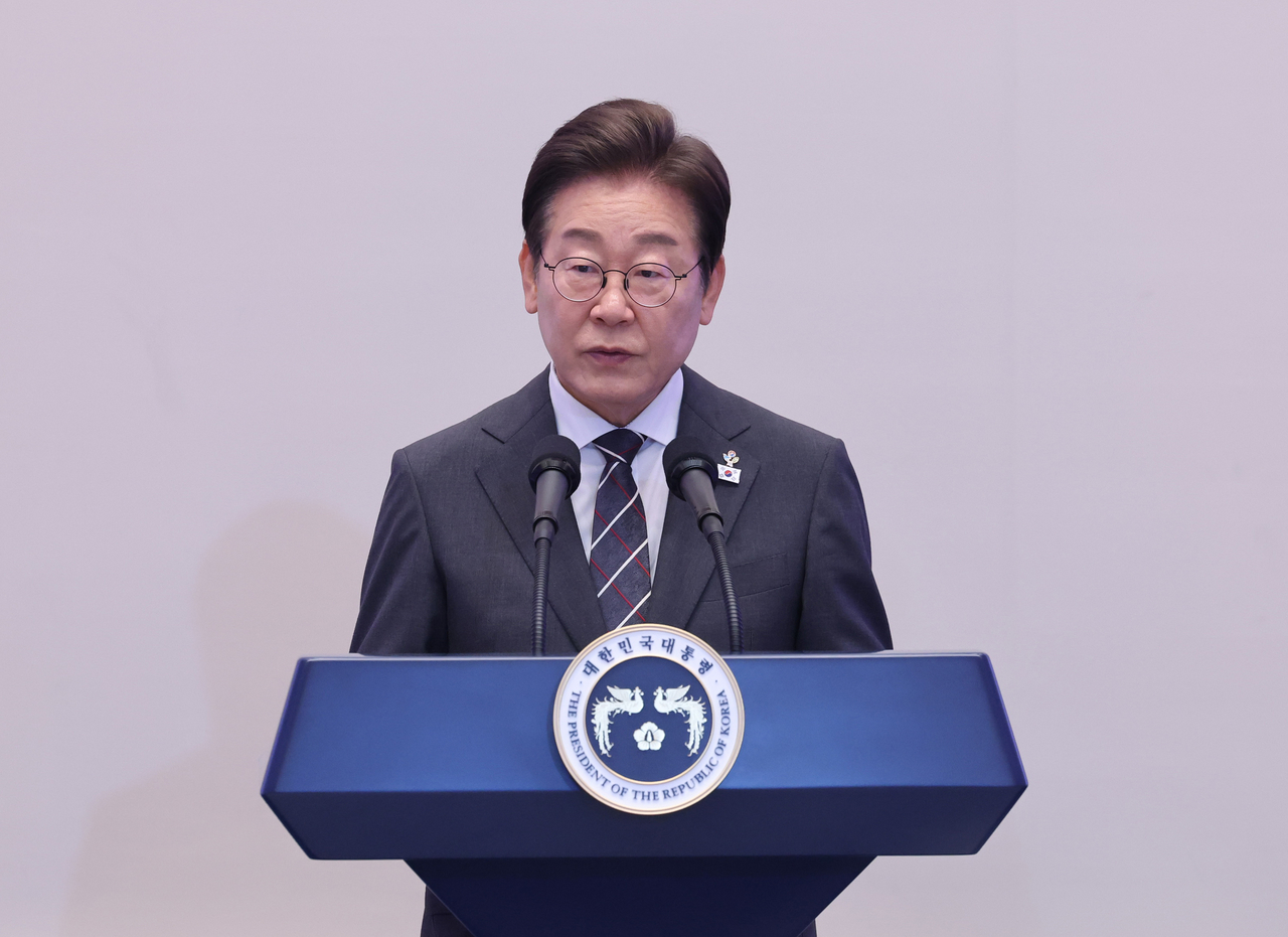 President Lee Jae-myung delivers a speech during a luncheon meeting for people of national merits, war veterans and their family members at the former presidential office, Cheong Wa Dae, in Seoul on Friday. (Yonhap)
