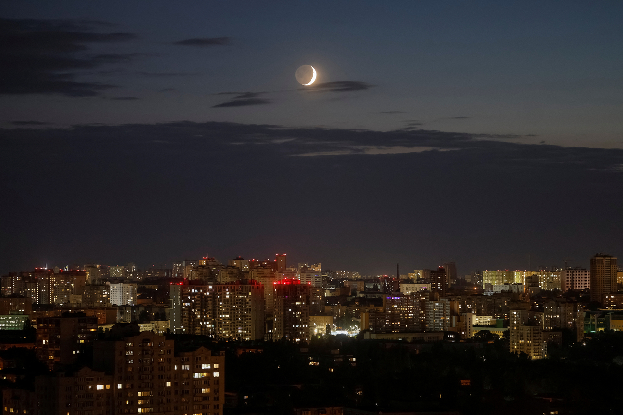 A view of the Ukrainian capital during an air raid alert, amid Russia's attack in Kyiv, Ukraine, Saturday. (Reuters-Yonhap)