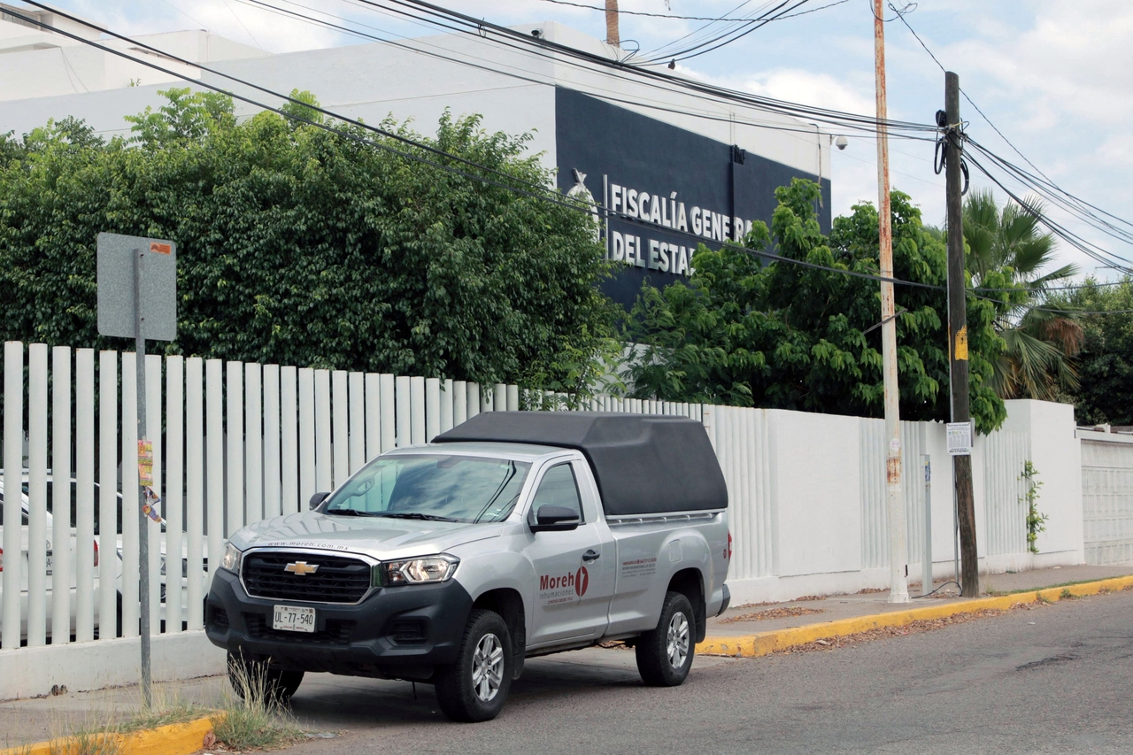 View of the Sinaloa State Attorney General's Office, where 20 bodies found on a bridge were taken in Culiacan, Mexico, Monday. (AFP-Yonhap)