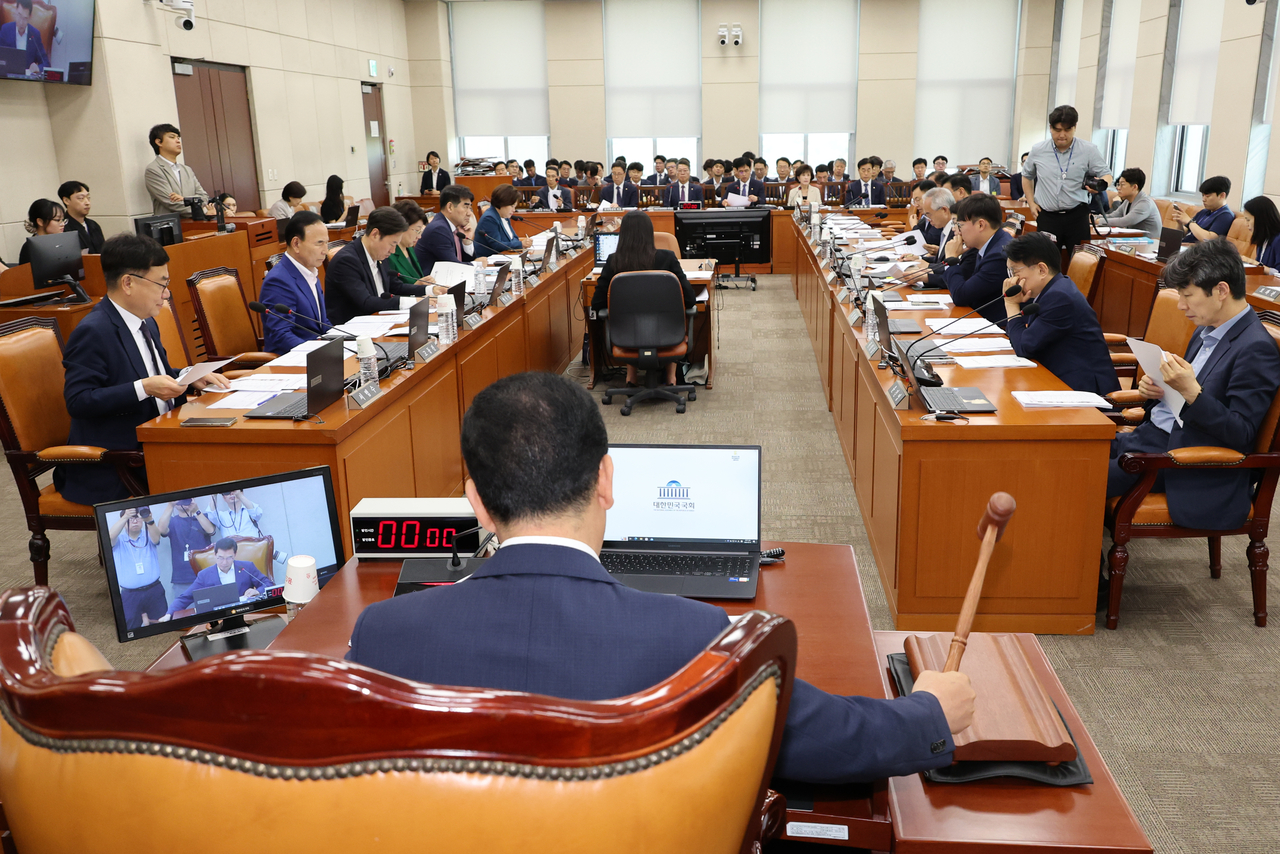 1일 국회 행정안전위원회 전체회의에서 2025년도 제2회 추가경정예산안이 통과되고 있다. [연합]