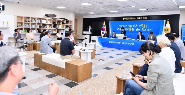 사설 토토사이트 1년 의정활동 결산 기자 간담회가 2일 열리고 있다. [시의회 제공]