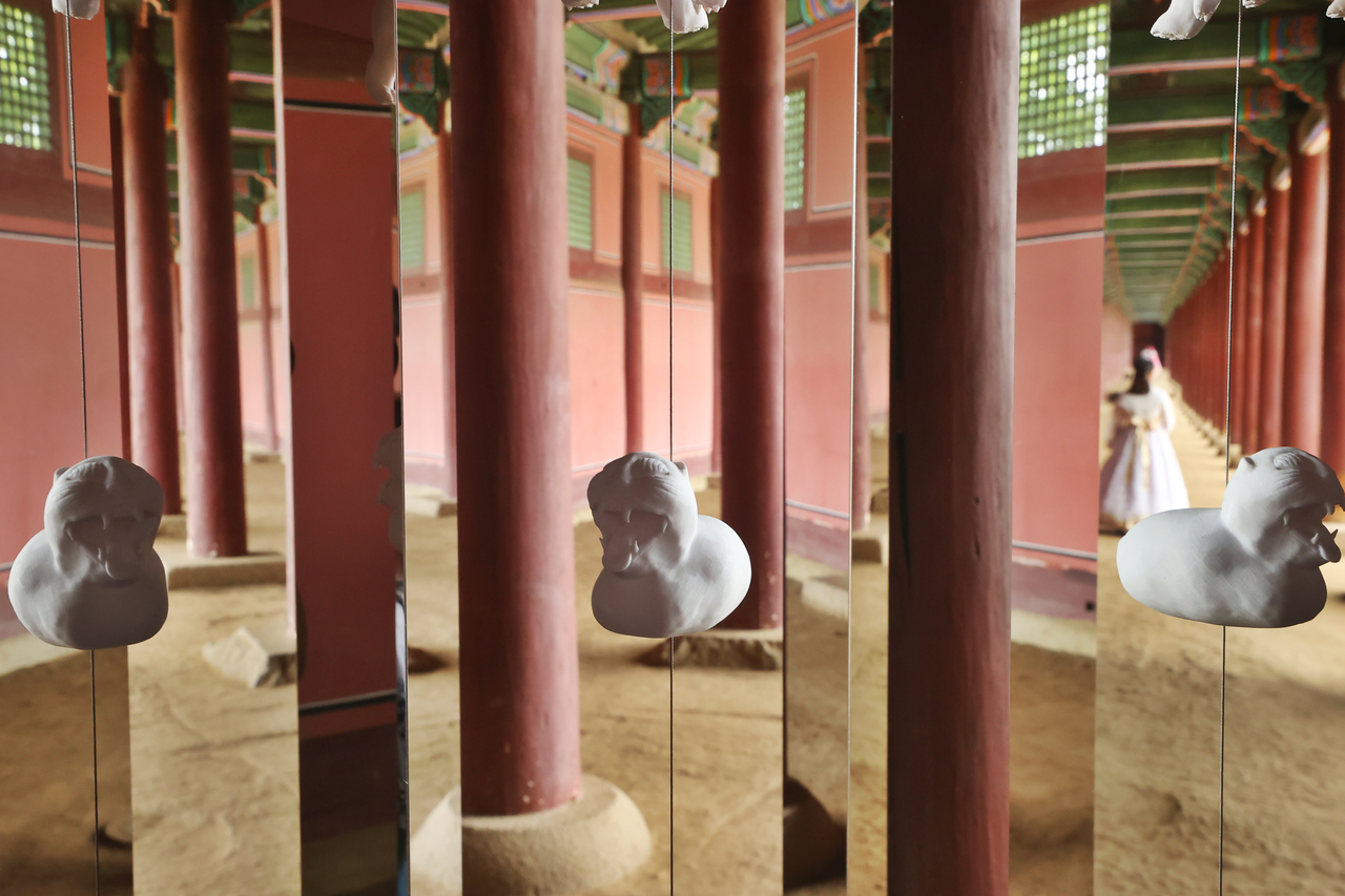 A structure is displayed at Gyeongbokgung, in Seoul, Wednesday. (Yonhap)